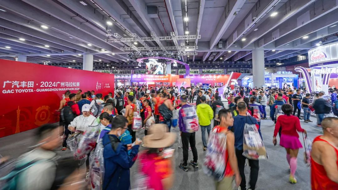 上海申花续约斯卢茨基，欲在亚冠和巴西引援中提升竞争力，期待其带领球队争冠。