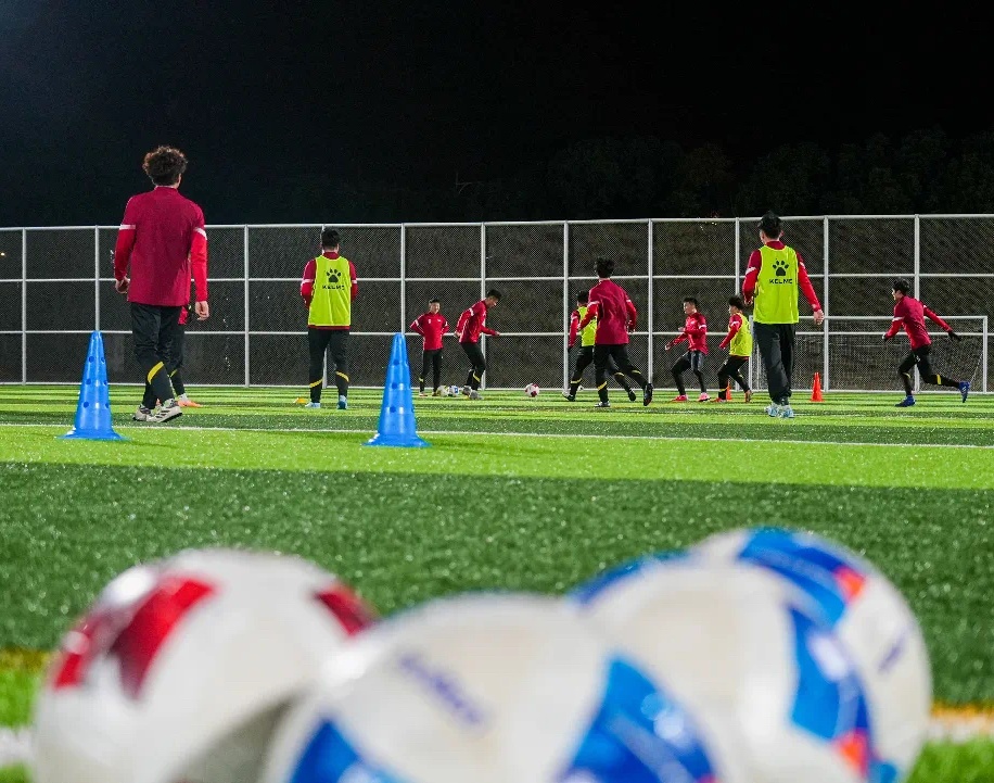 2-1，打爆日本张本智和，状态低迷连续丢分，邱党给对手上课